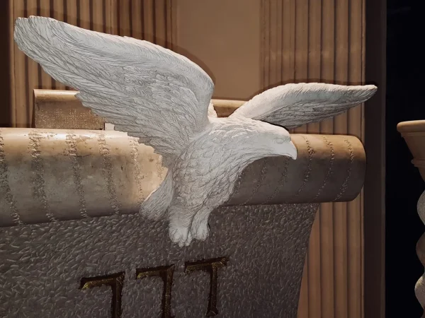 Aquila in pietra di Comiso