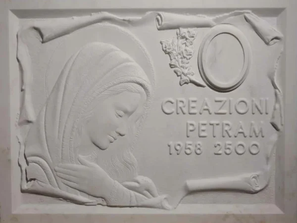 Lapide Scultorea con Madonna