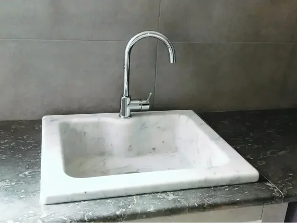 Lavello in Marmo di Carrara e piano in grigio San Marco