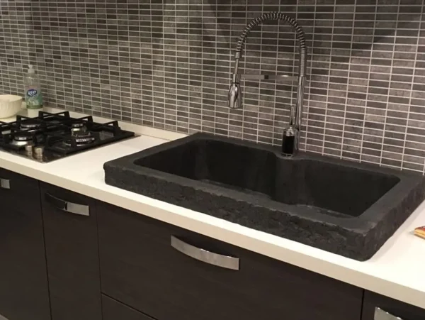 Lavello in Pietra Lavica