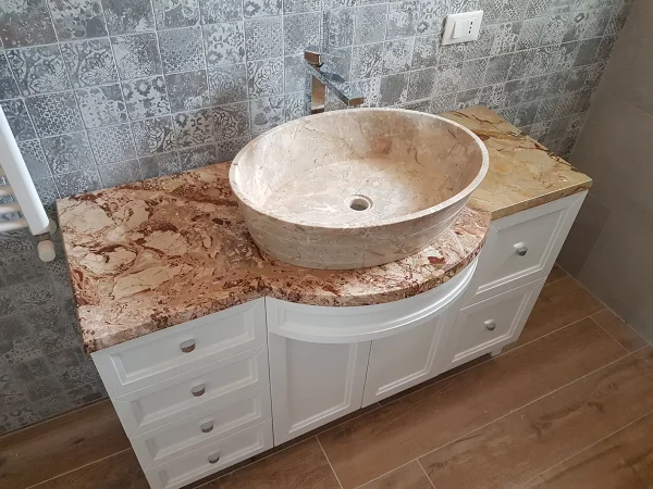 Piano e lavabo in libeccio