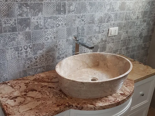 Piano e lavabo in libeccio