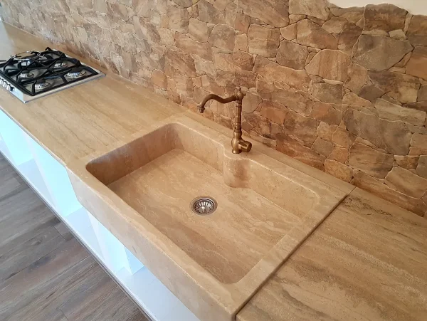 Ripiano Cucina in Travertino con Lavello